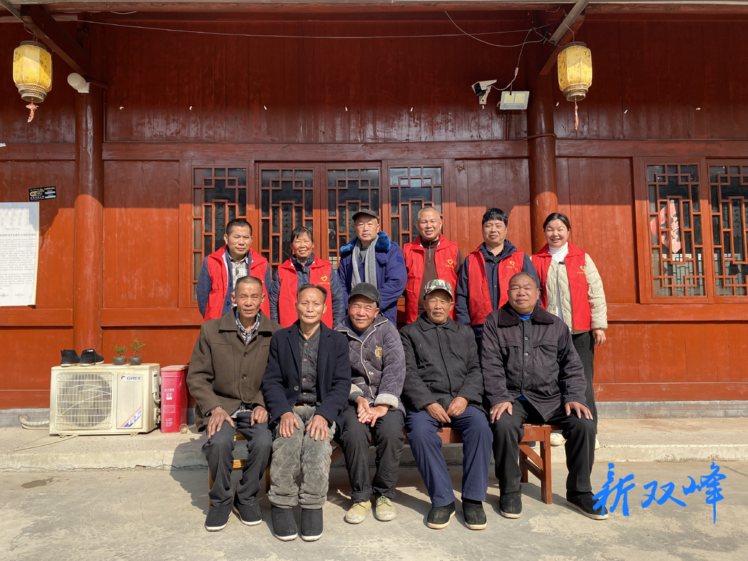 走访慰问五保户，冬日情暖老人心