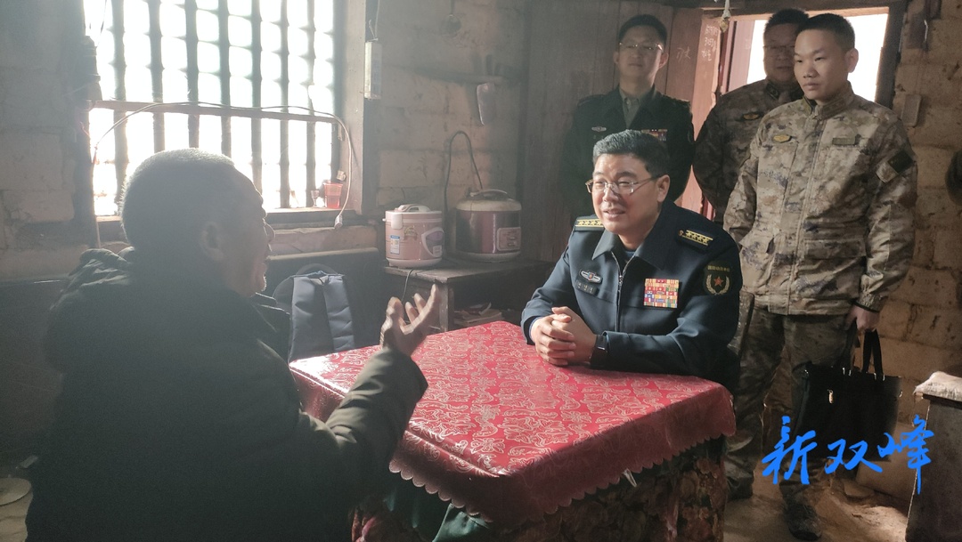 麻新法到青树坪镇开展节前走访慰问