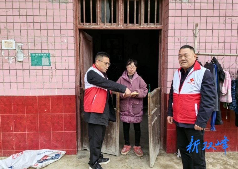 县红十字会开展节前走访慰问活动