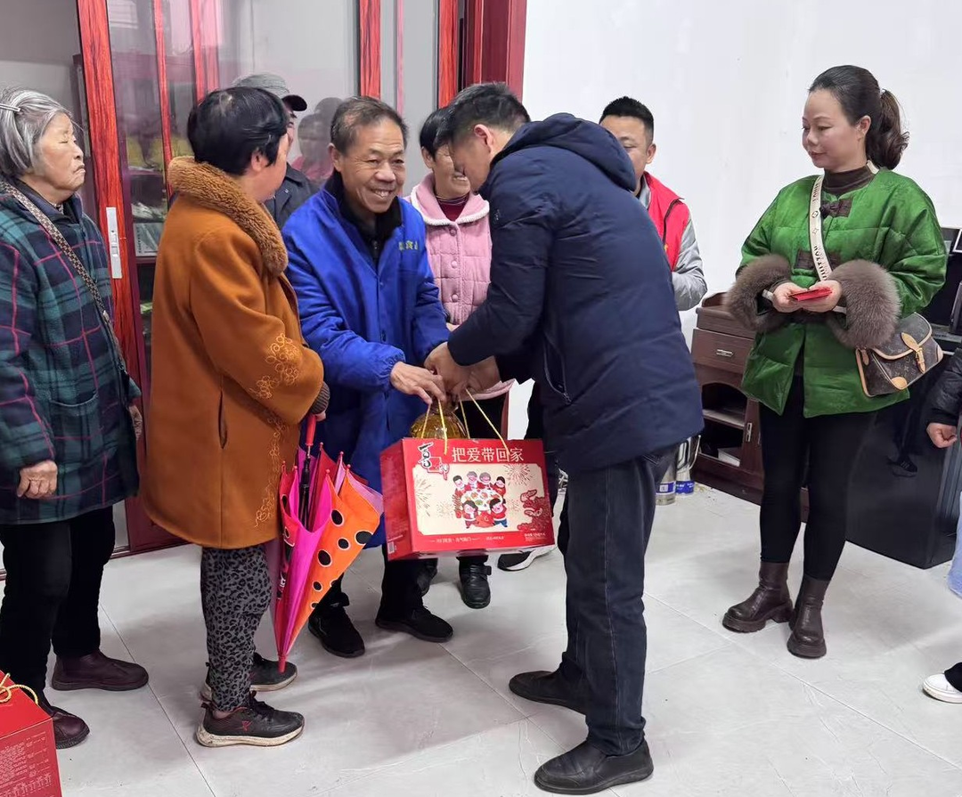 双峰县政协委员到永丰街道慰问困难群众