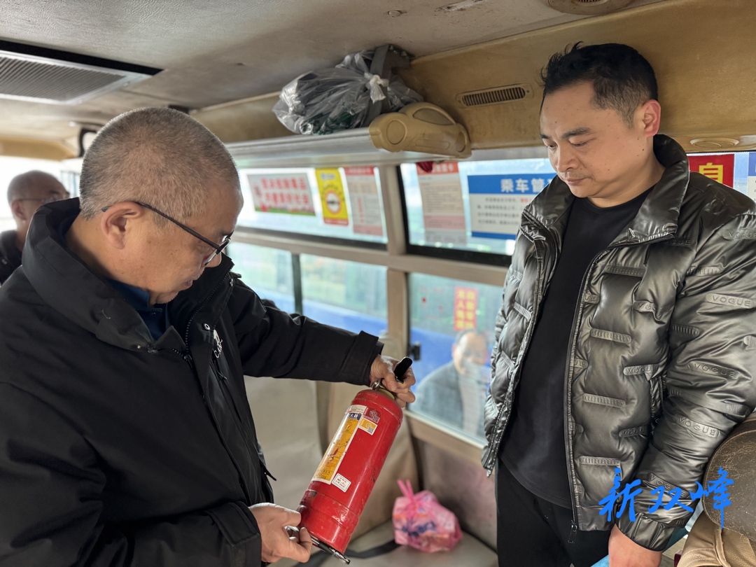 双峰县道路运输服务中心为道路运输护航