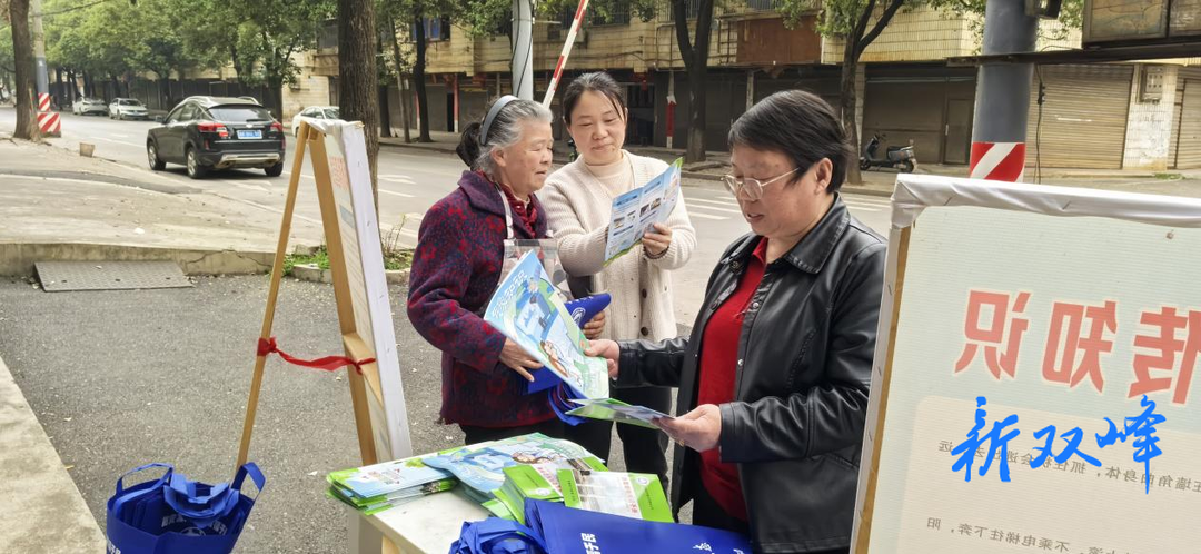 县气象局积极开展世界气象日科普宣传活动