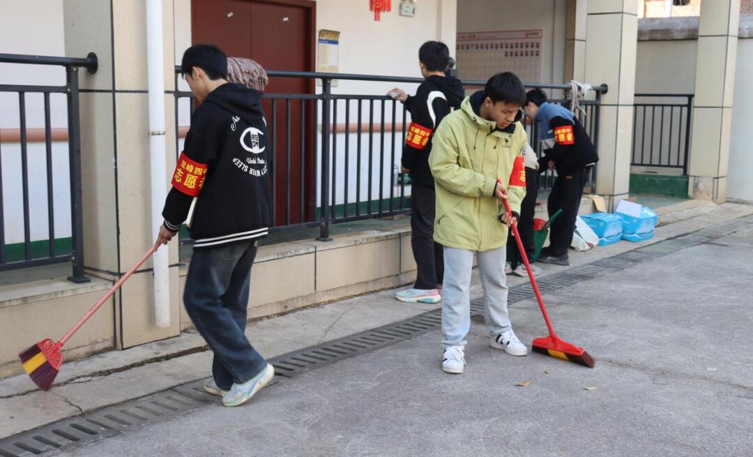 走马街镇：春风送暖学雷锋 敬老爱老传真情