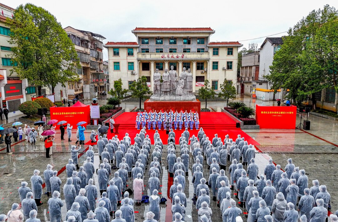 图片报道集 | 向“蔡和森同志光辉一家”群雕敬献花篮仪式