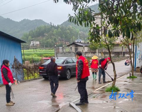 沙塘乡双红村开展“志愿服务我参与·雷锋精神我传递”志愿服务活动