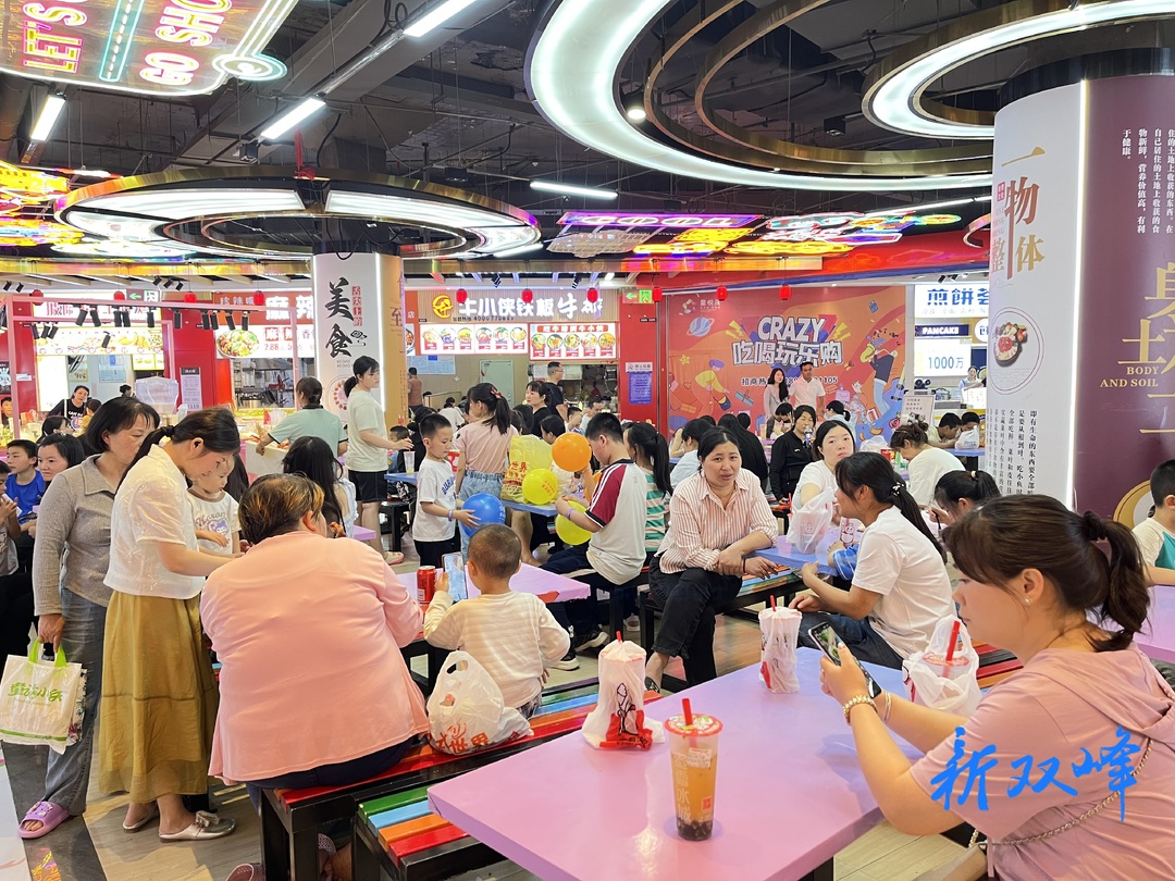 双峰星悦茂地下商业街：“五一”消费热潮涌动，点燃城市烟火气