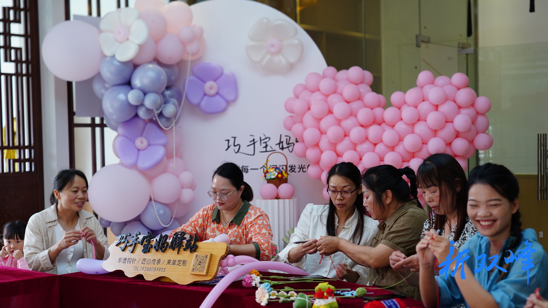双峰县“巧手宝妈驿站”：妇联搭台 宝妈用指尖编织创业梦