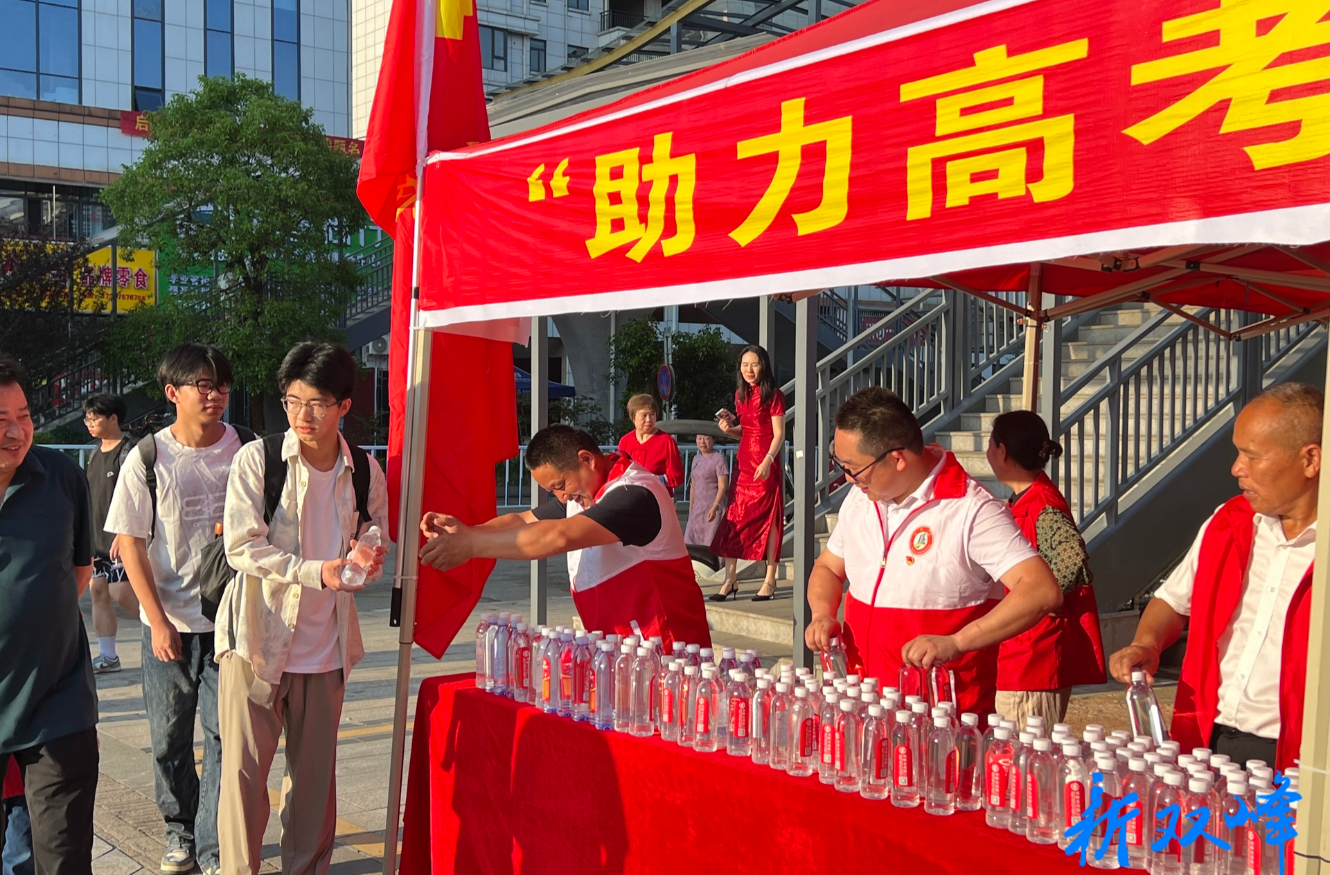 金开街道土乔社区：护航高考 社区在行动