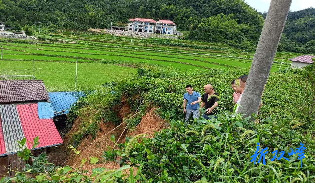 石牛乡紧急处置一处地质灾害隐患