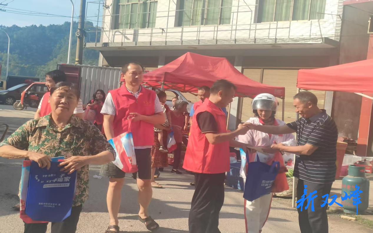 集市变身“政策课堂”——石牛乡多部门联合宣传 筑牢安全防线​