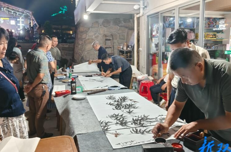 双峰县弘艺书画艺术学校举办“八一”建军节致敬退伍老兵书画惠民活动