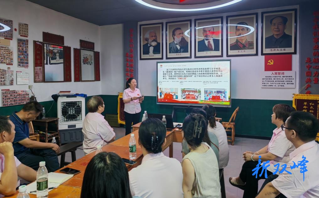 双峰县手牵手孤困儿童志愿服务团（筹） 在剑锋红色标语馆开核心会凝聚微光护孤困