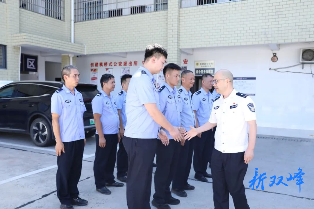 县领导到基层一线开展高温慰问活动