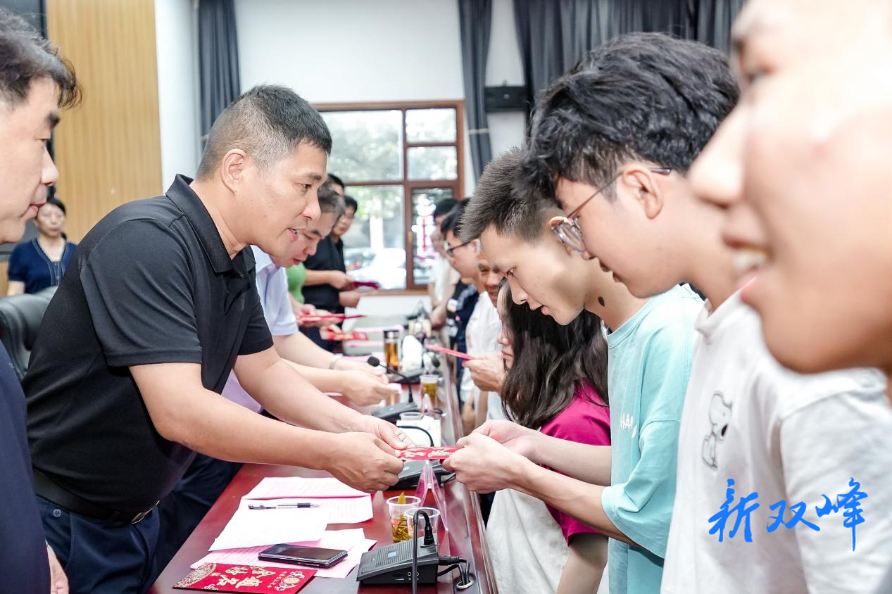金秋筑梦送关怀 商会暖心助启航—洪山殿镇开展2025年“金秋助学”活动
