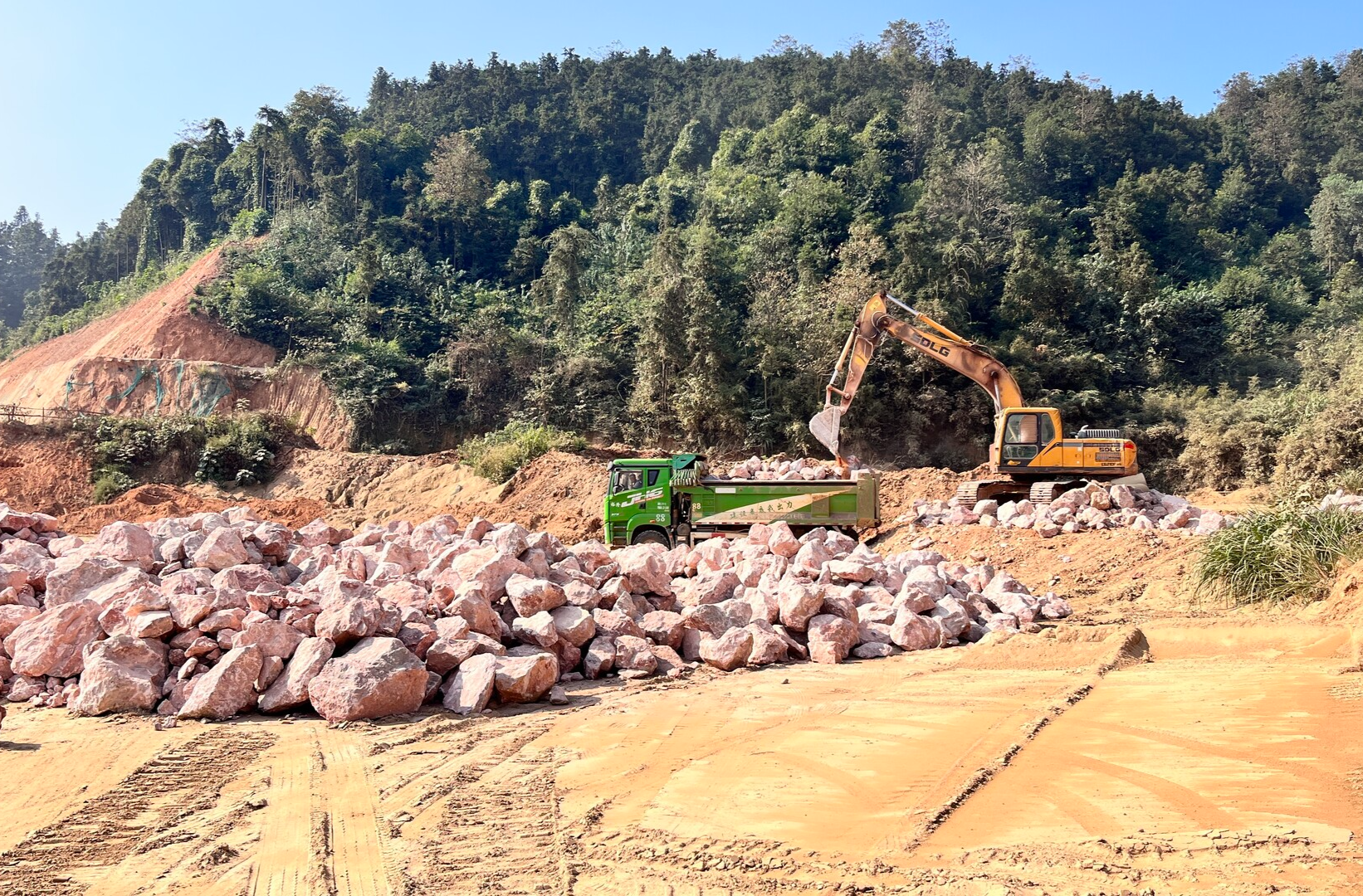 “大抓落实”见行动⑤｜县交通运输局：打通“大动脉”   畅通“微循环”   奋力擘画人民满意交通新画卷