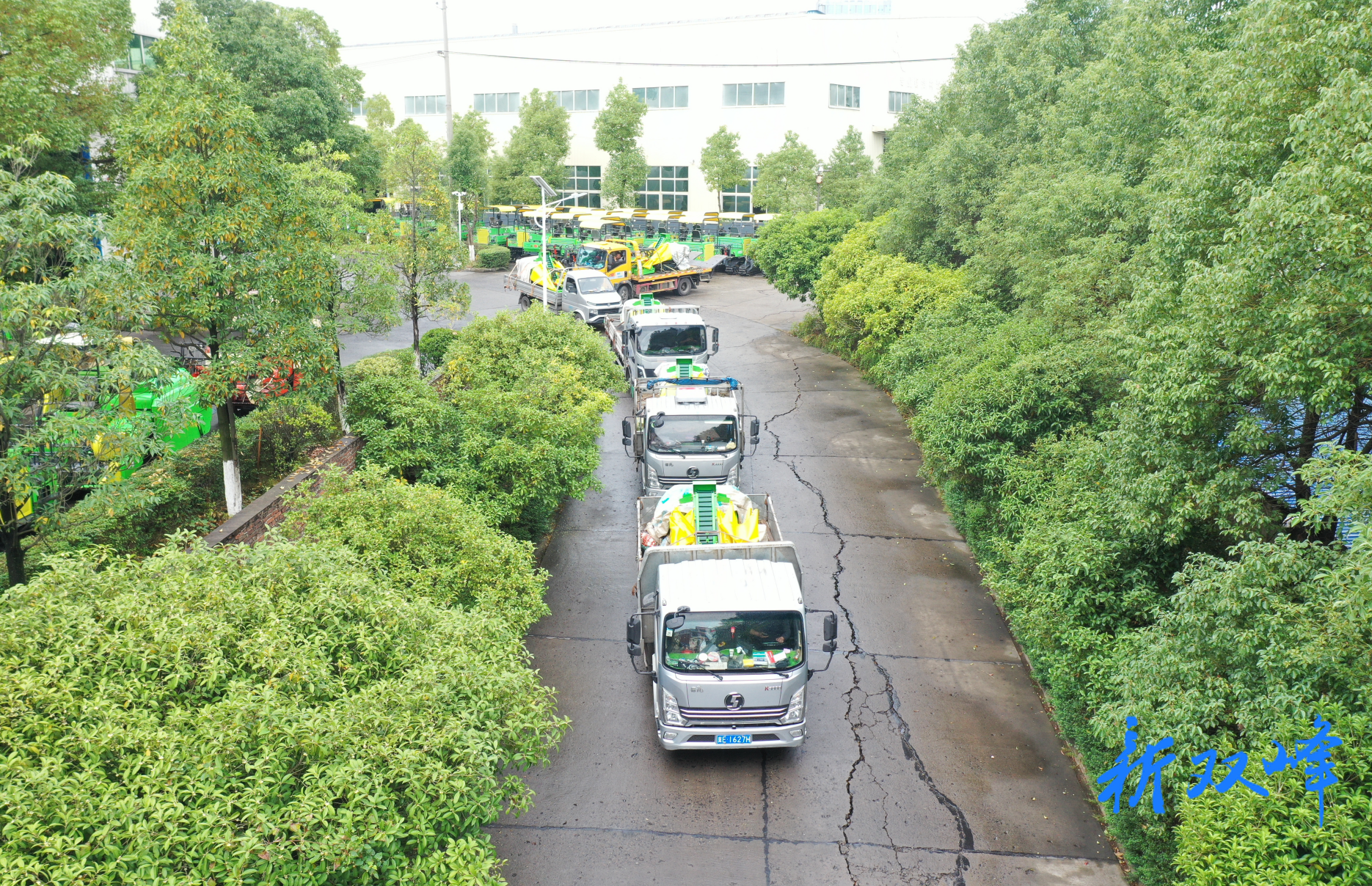 农友首批七台油茶果采收机整装出发