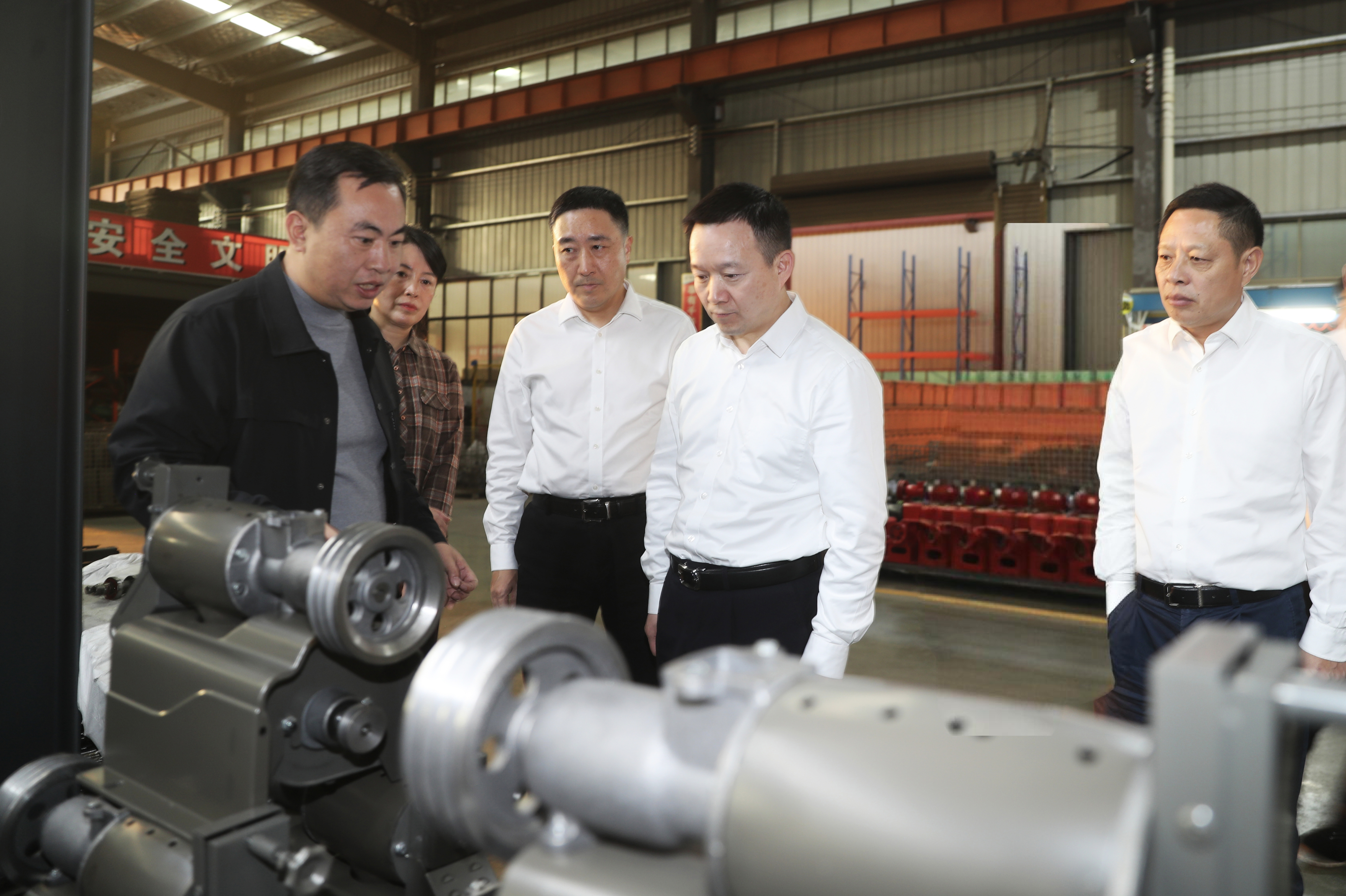 何朝晖到双峰县调研：做好特色产业强链补链延链 因地制宜推动县域经济高质量发展