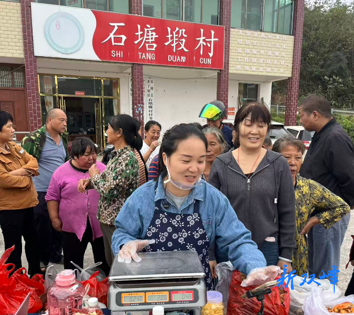 政协委员曹意琛连续9年为农民代销农副产品