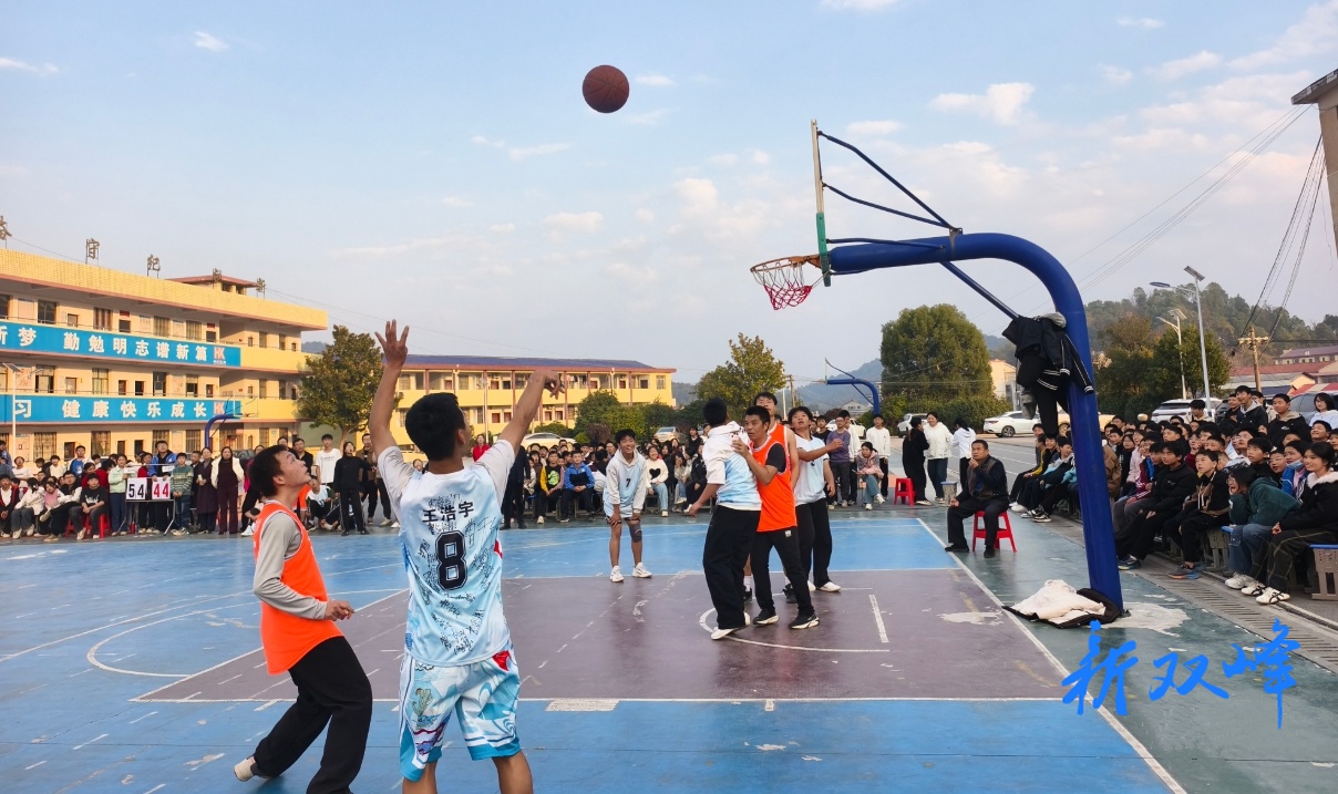 杏子中学：风采“篮”不住，共筑师生情