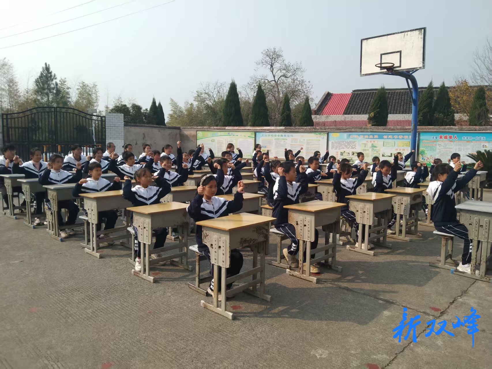 双峰县锁石镇大街小学开展课间大活动展示活动