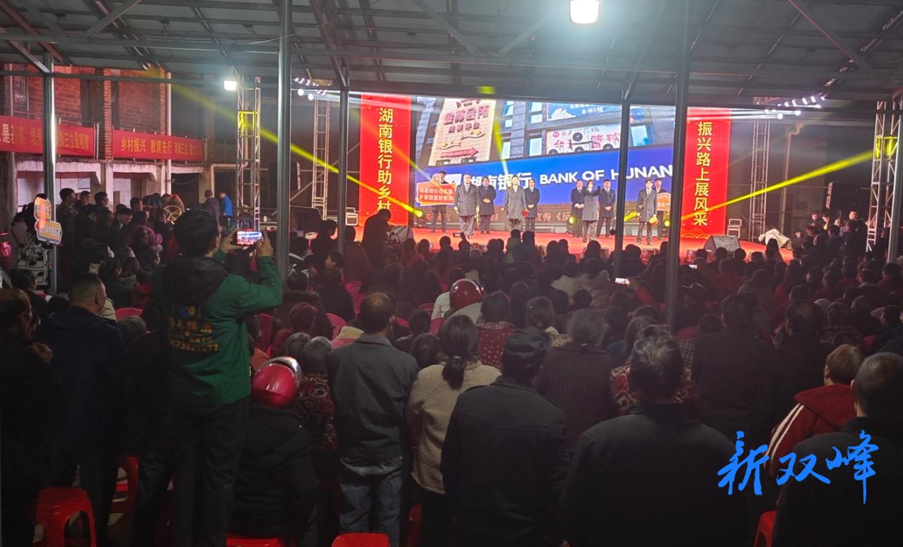 走马街镇万溪村：“村晚”庆丰收 文化悦民心