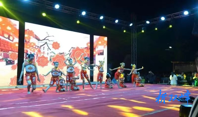 三塘铺镇文艺宣传队汇演启幕 干群共赏乡村振兴新图景