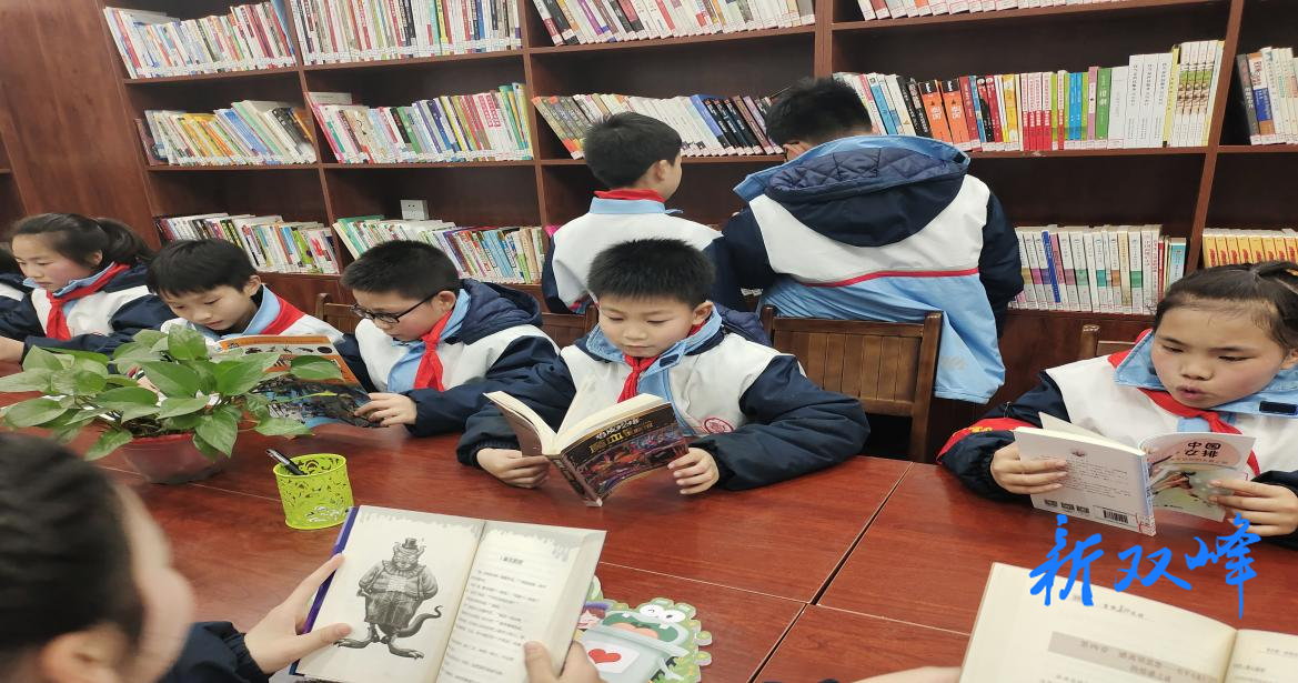 世界读书日志愿服务 土乔社区读书活动燃书香