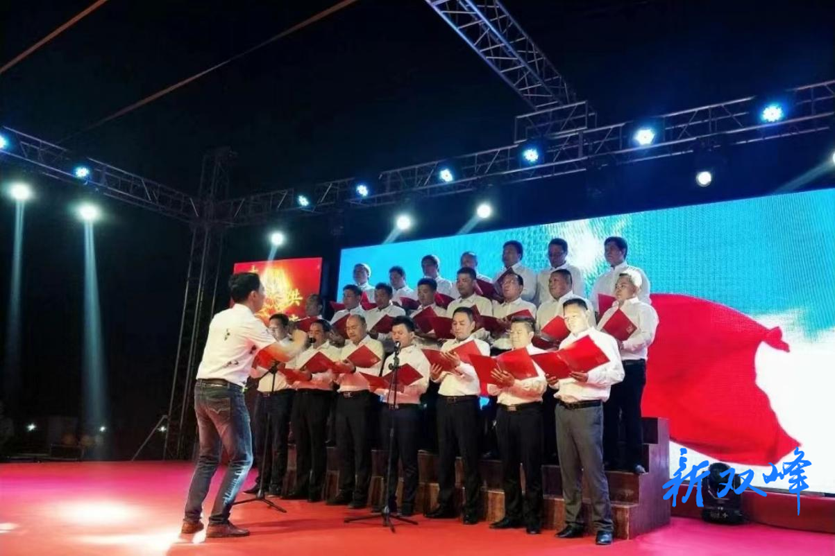 三塘铺镇机关联谊合唱活动落幕 干群唱响同心曲