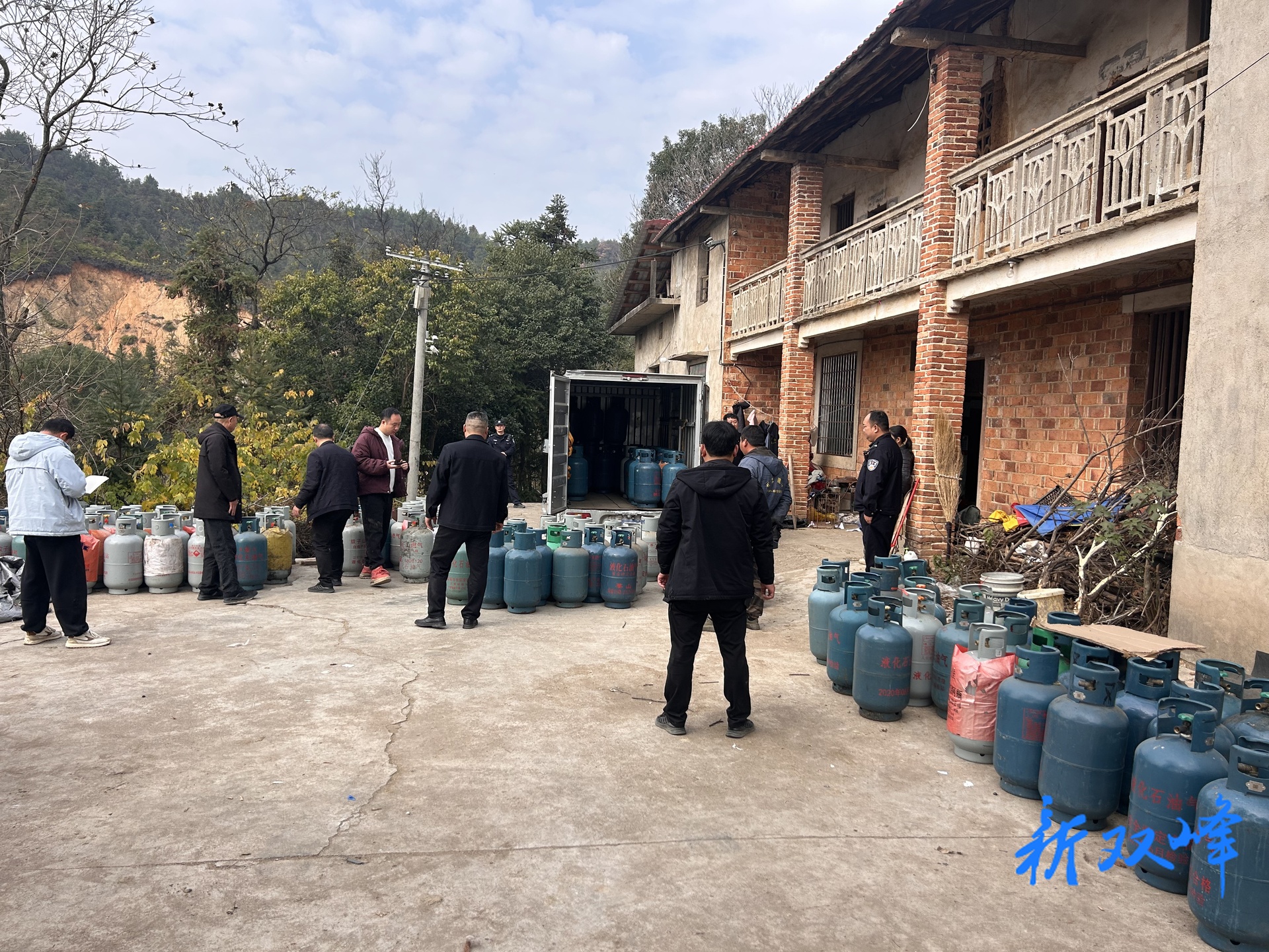 依法保安全 案例为警示——双峰县燃气市场安全整治行动进行时