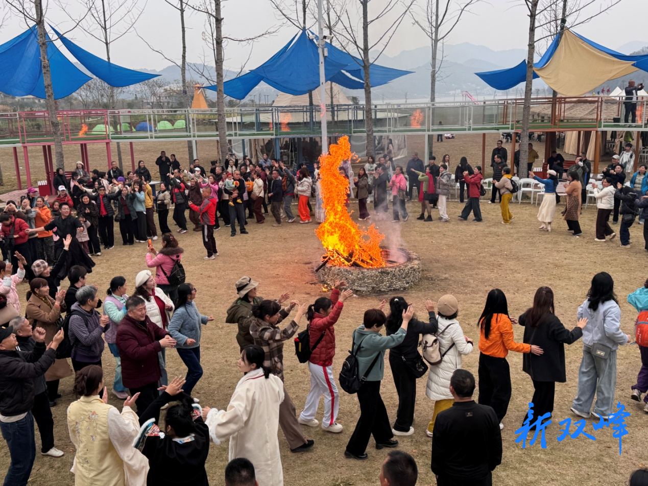 红色文化润心田，龙腾庄园红色剧场免费惠民演出受热捧