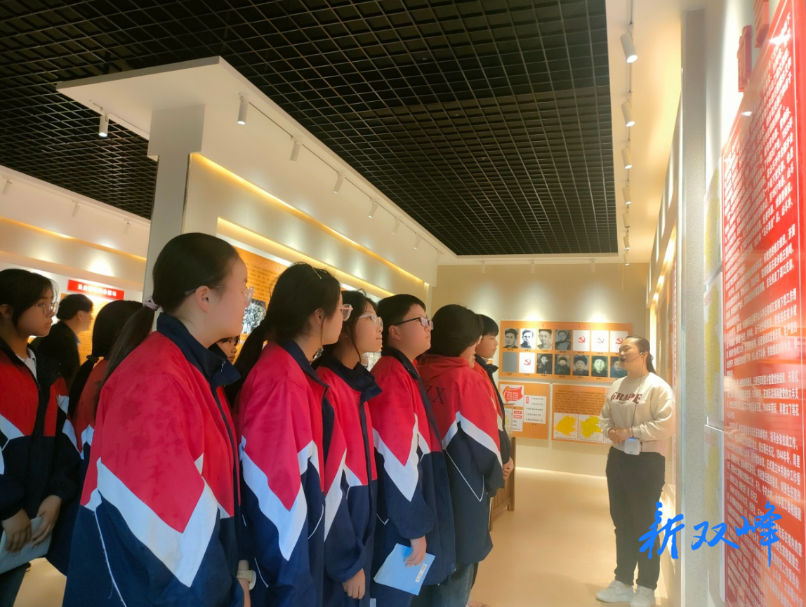 杏子铺镇山斗冲地下党支部陈列馆举办党史展览活动