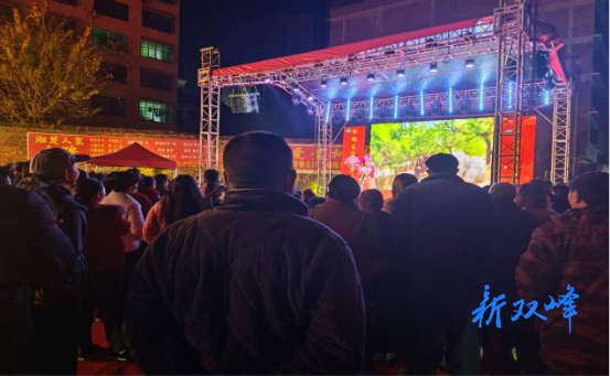 青树社区举办“缤纷舞台·乐享邻里”演出活动