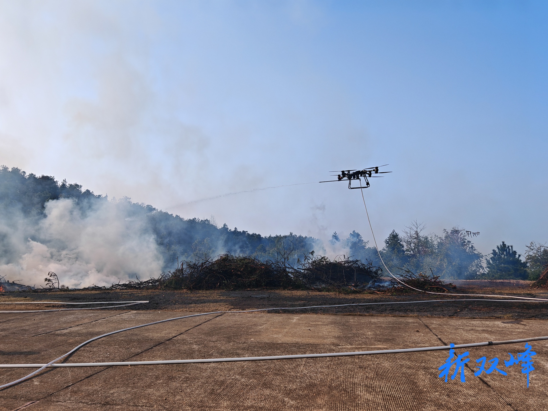 双峰县开展森林防灭火空地协同演练 筑牢安全屏障