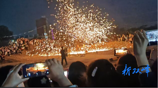千年铁花映古镇 连宵璀璨聚星河  ——青树坪镇2025年非遗打铁花活动盛典圆满落幕