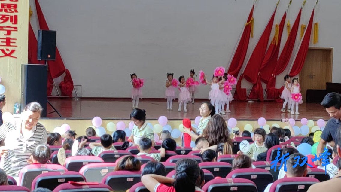 洪山殿镇咸新村举办家校联谊活动