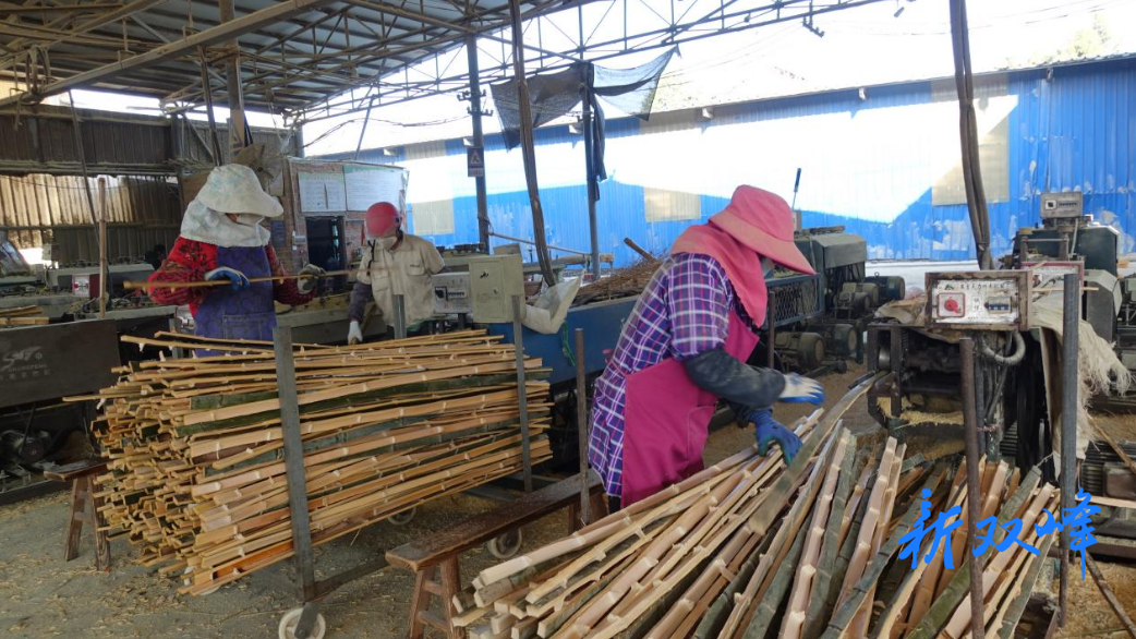 石牛乡：竹制小产品 增收大通道