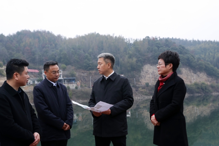 曾超群赴双峰县调研：树牢正确政绩观 依法依规高效推进项目建设