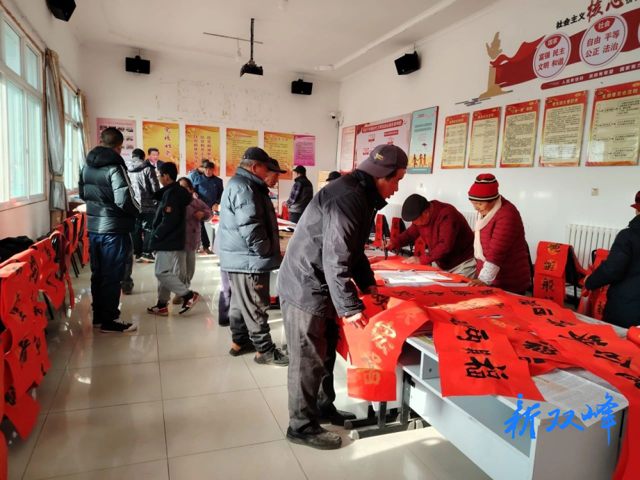 甘棠镇开展“共筑中国梦同绘华夏春”  送春联活动