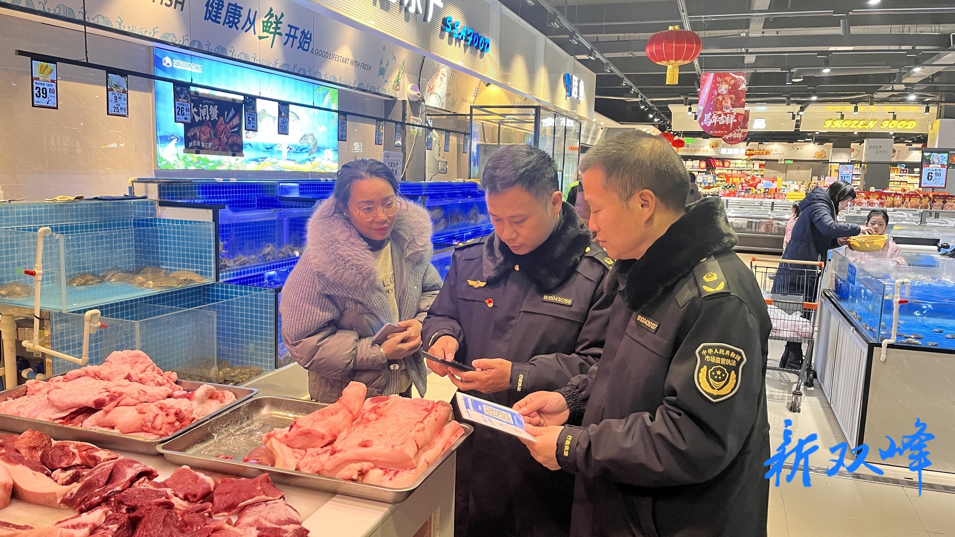 新春走基层 | 年货市场里的“安全哨兵”：守护舌尖上的年味