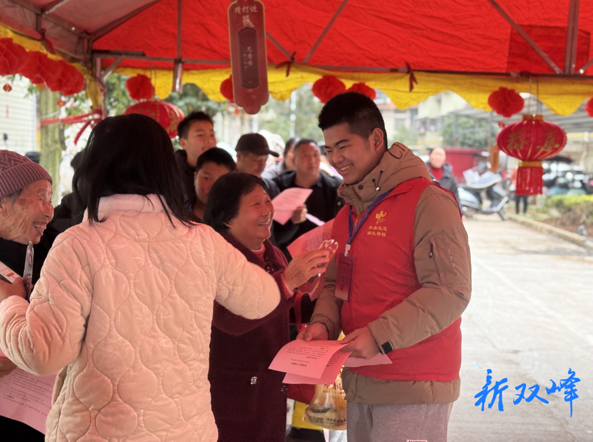 双峰县城西公租房小区举办“喜乐元宵·情满城西”邻里同乐会