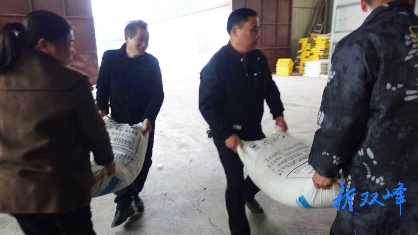 农丰祥：农资配送支农“忙”