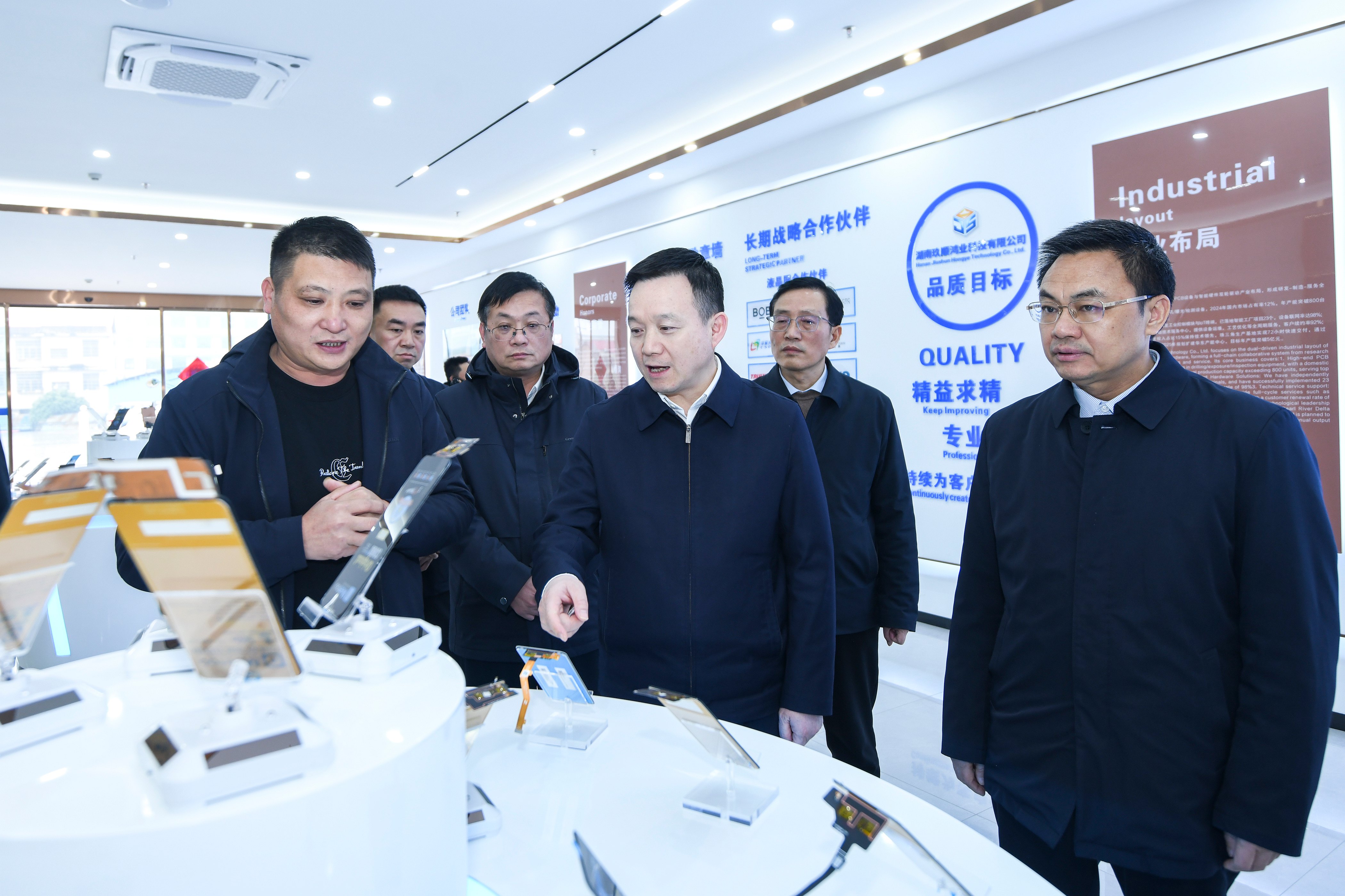 何朝晖到双峰高新区调研：聚力招大引强 深化改革创新 推动园区提质增效和转型升级