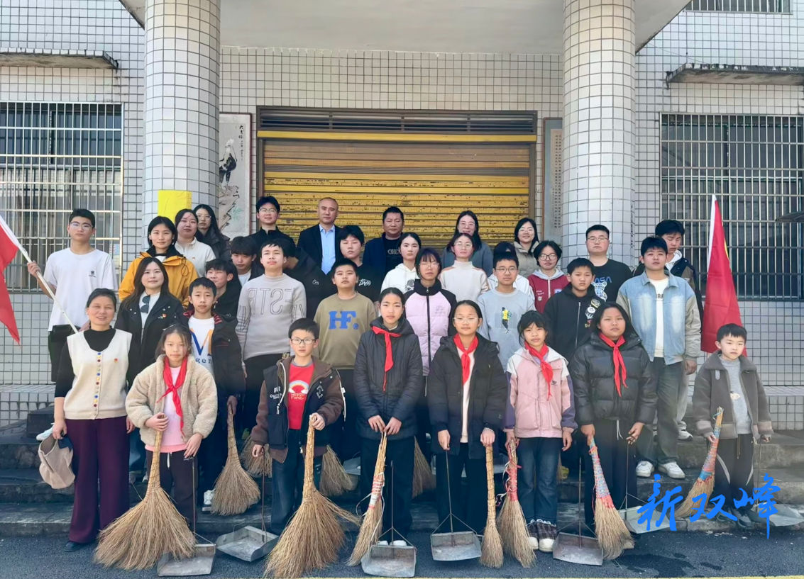 走马街镇龙田中学开展学雷锋实践活动
