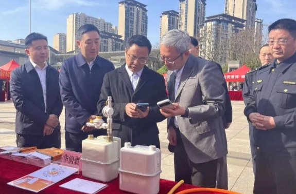 双峰县开展“3·15”国际消费者权益日宣传咨询活动 李基联 王文红参加