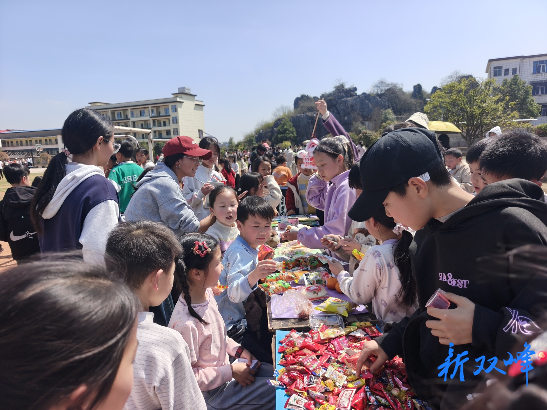 甘棠镇中心小学开展学雷锋系列活动