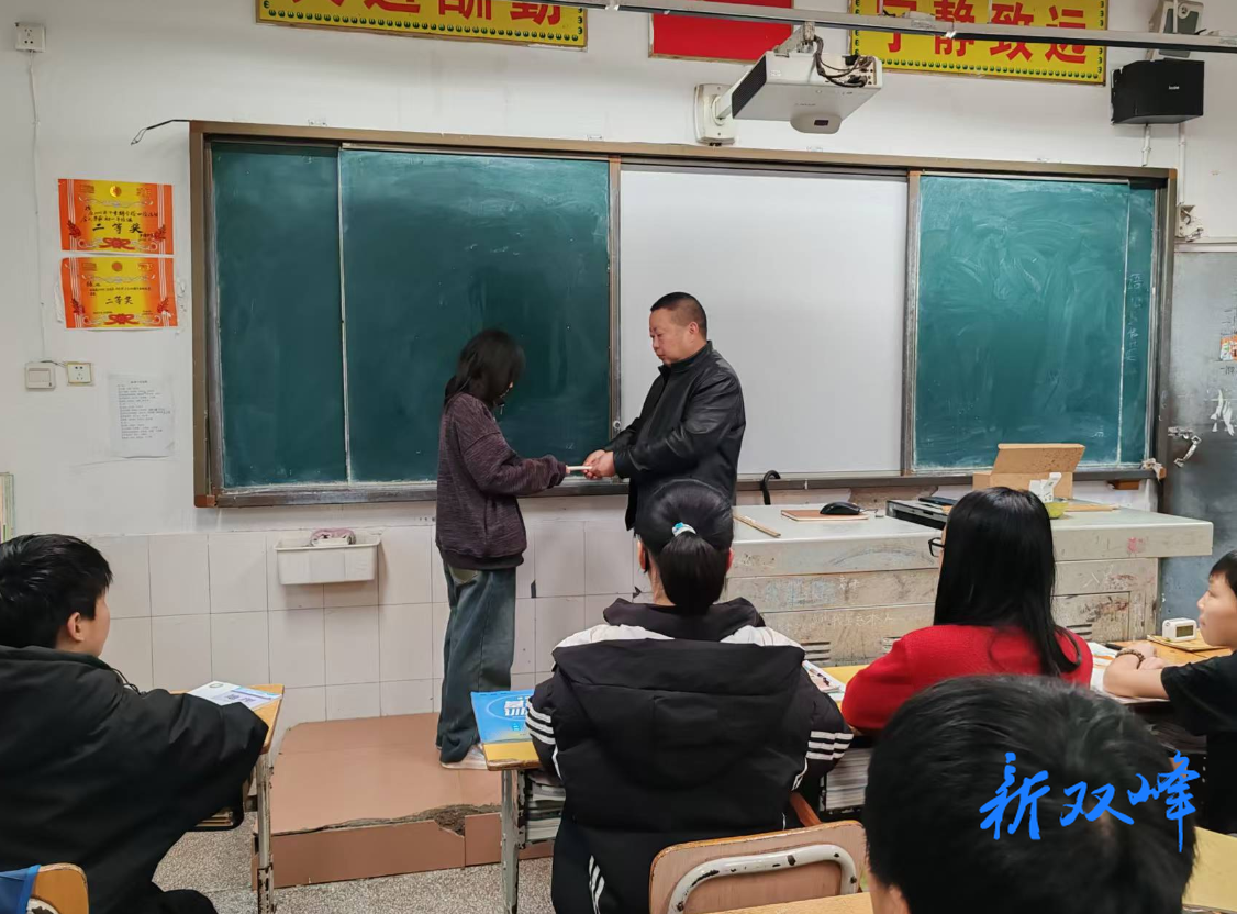 ​深圳金活医药集团爱心捐赠温暖沙塘学子