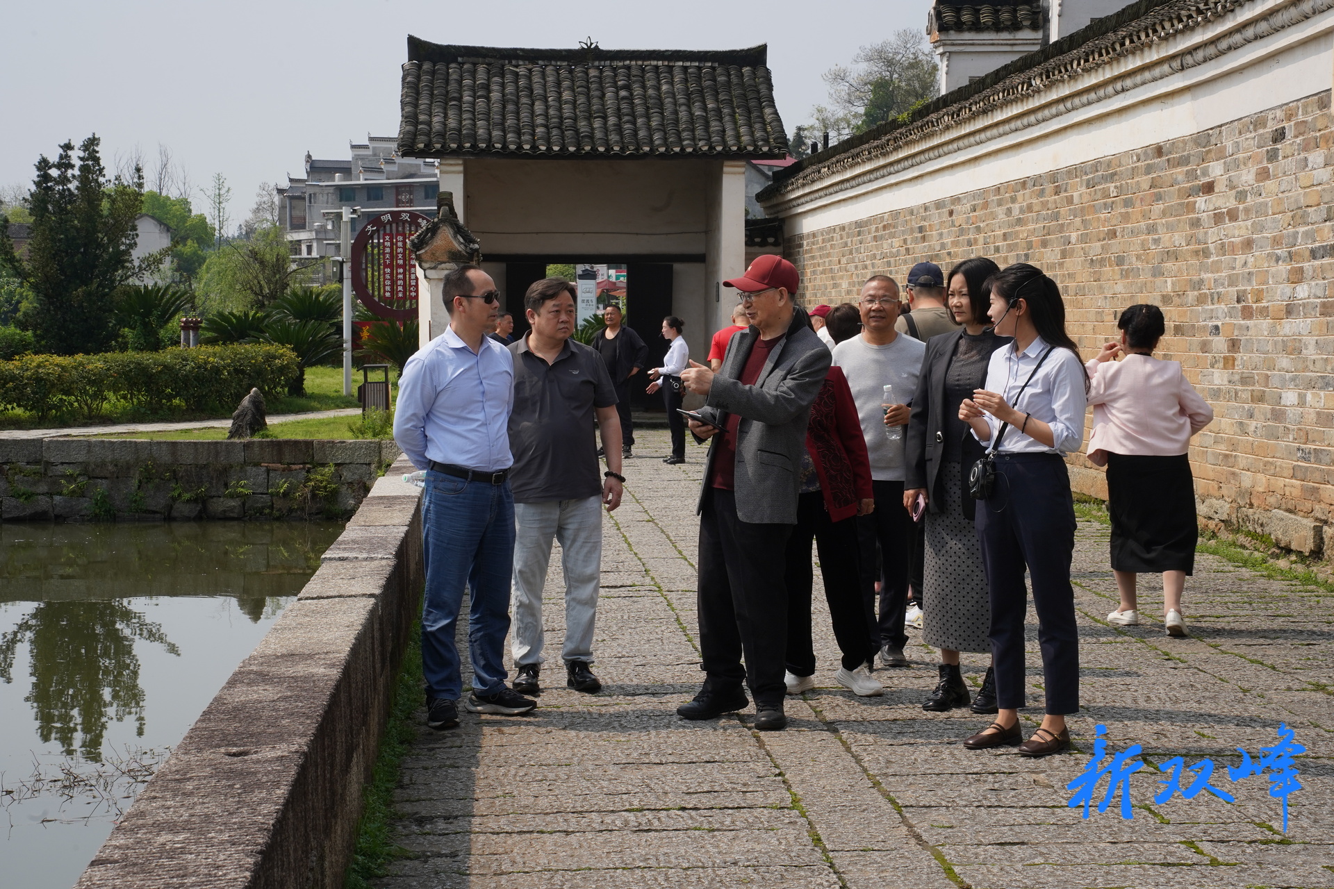著名学者卞毓方来双峰调研文化产业