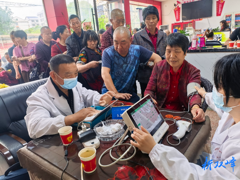 永丰街道：免费体检送上门 家庭医生暖人心