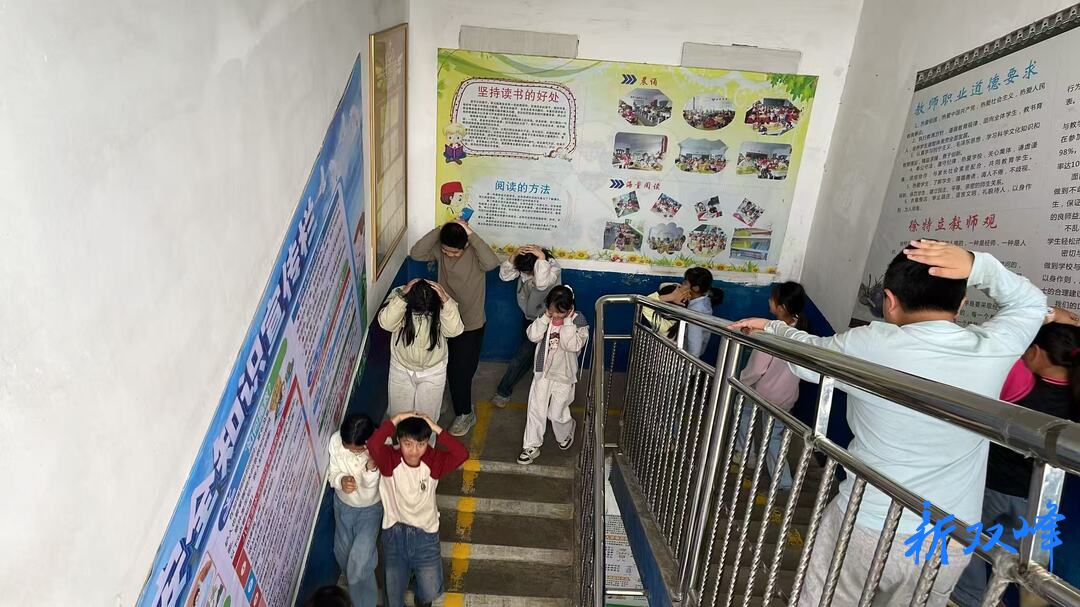 应急安全一线丨锁石镇梽木学校开展地质灾害应急疏散演练