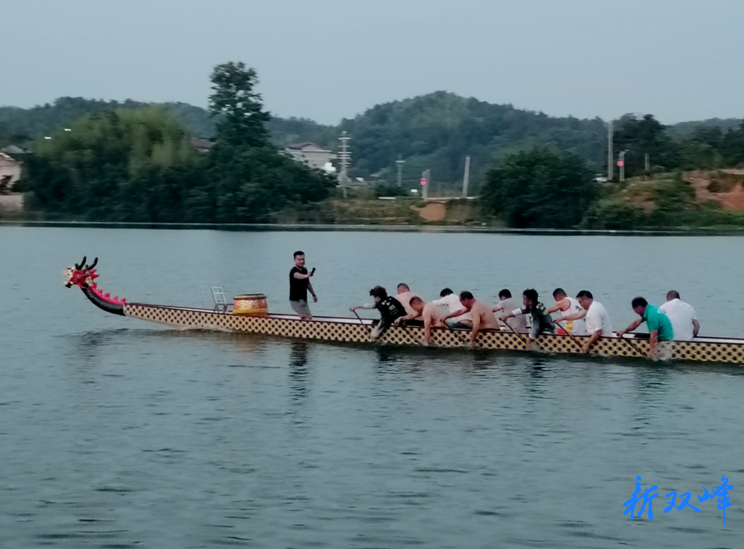 碧水青山藏诗意，桨声竞渡启新程